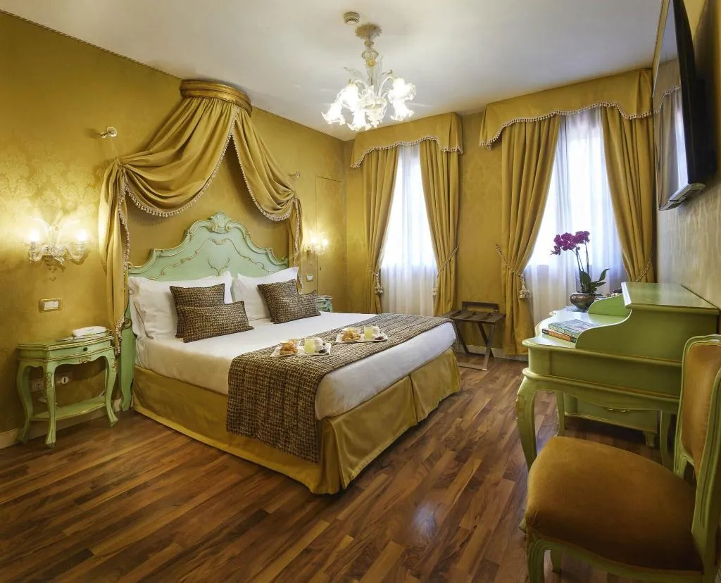 DOUBLE SUPERIOR WITH DOUBLE BED Room, La Locanda di Orsaria, Venice