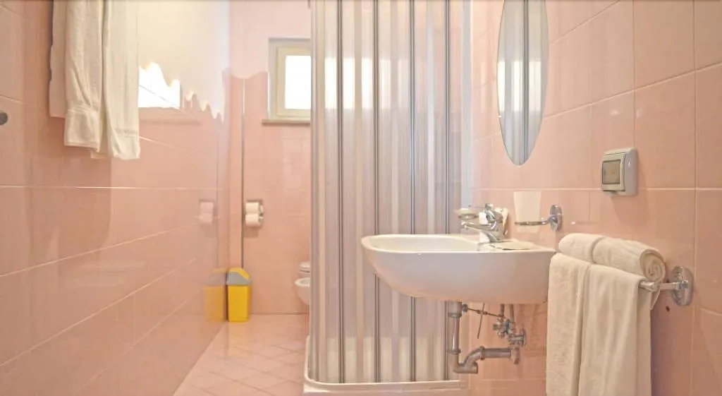 Room, B&B Sirentum, Naples