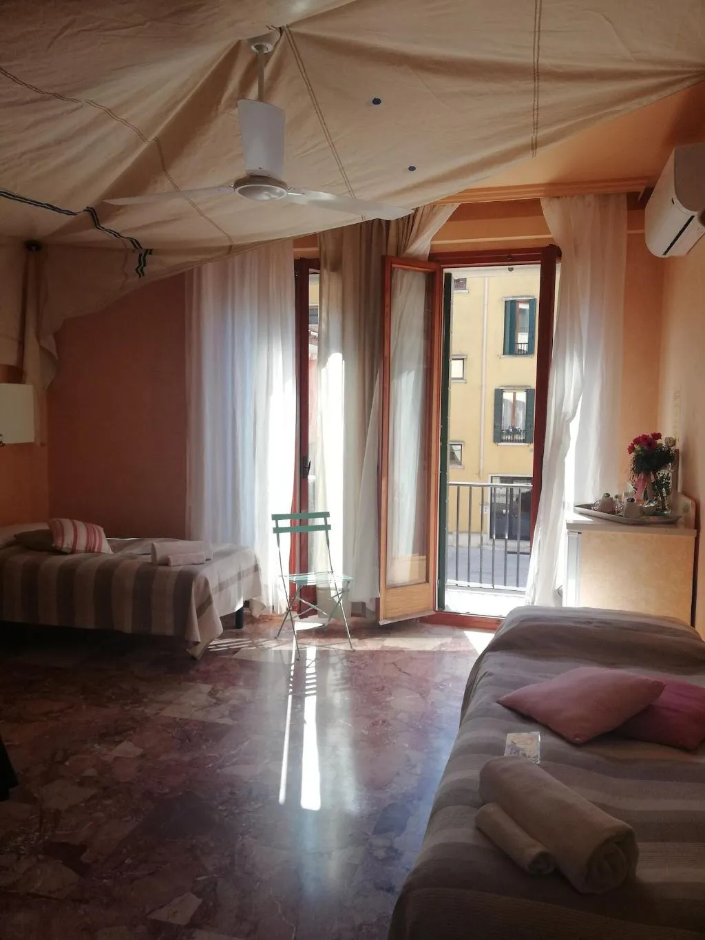 Room, 328 Il Veliero Romantico, Venice