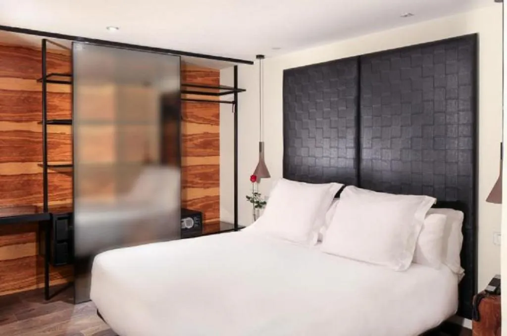 JUNIOR SUITE CAPACITY 3 Room, Gran Derby Suites, Barcelona