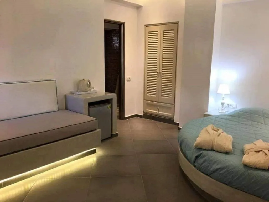 Room, Suites Blue Hotel and Spa, Santorini