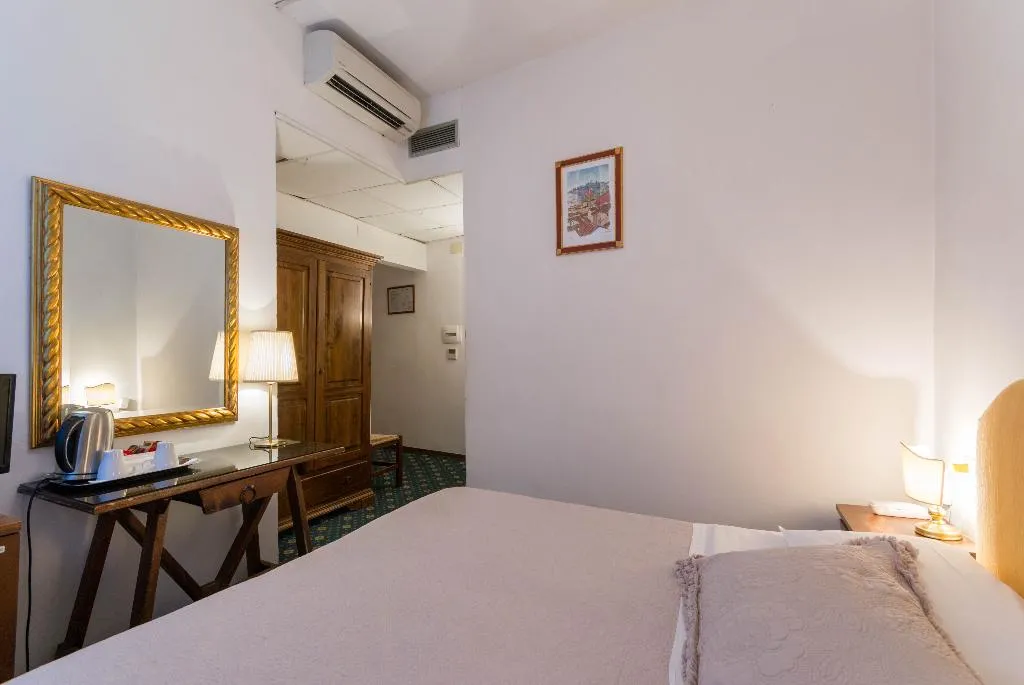 DOUBLE ECONOMY Room, Hotel Rex, Florence