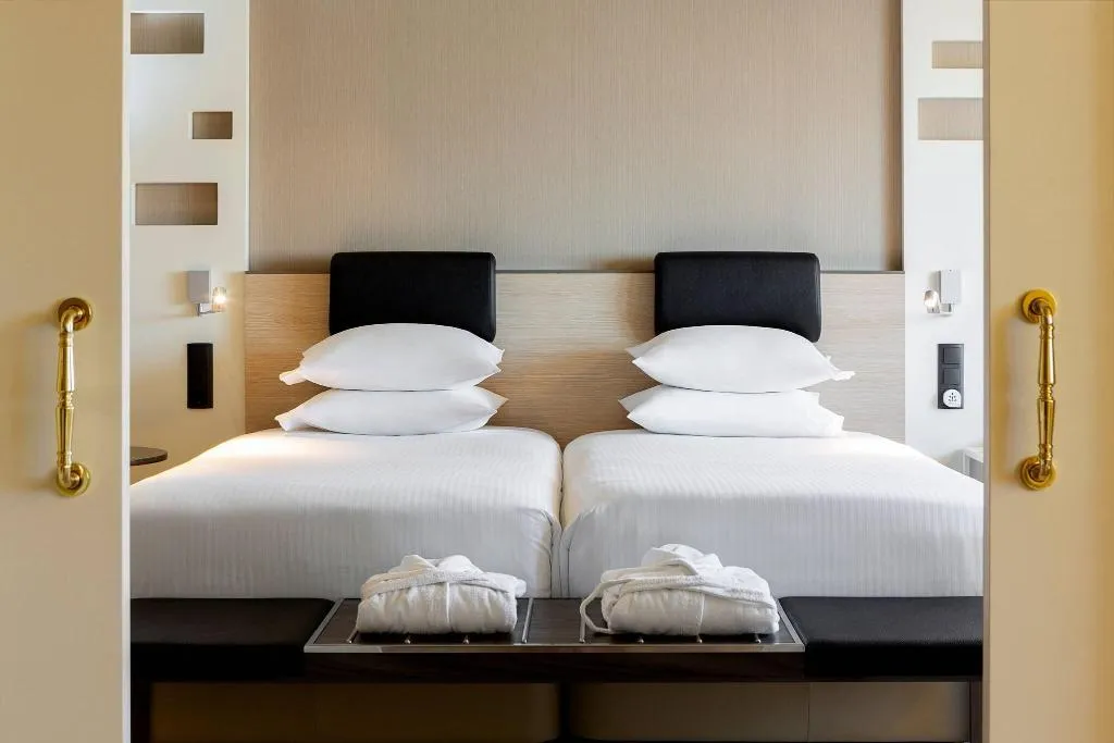 Room, Marriott Hotel Madrid Auditorium, Madrid