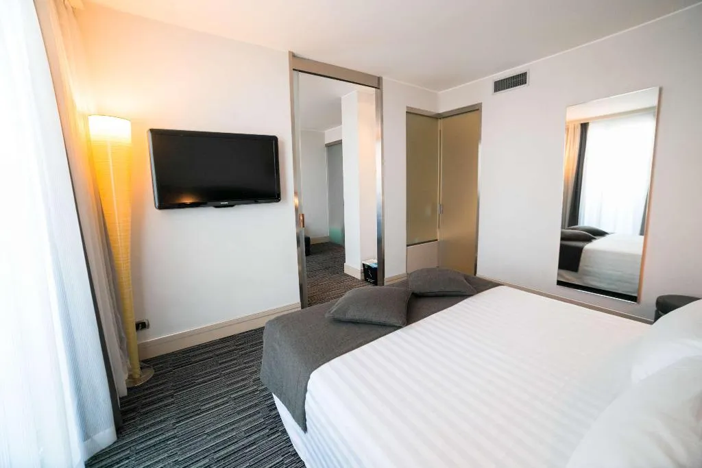 JUNIOR SUITE KING SIZE BED Room, Best Western Premier Hotel Royal Santina, Rome