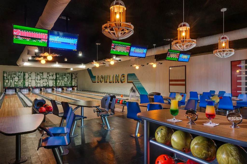 Sports and Entertainment, El Beso Adults Only at Ocean Riviera Paradise AI, Cancun Area