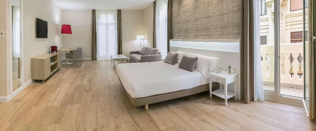JUNIOR SUITE EXECUTIVE Room, Melia Plaza, Valencia