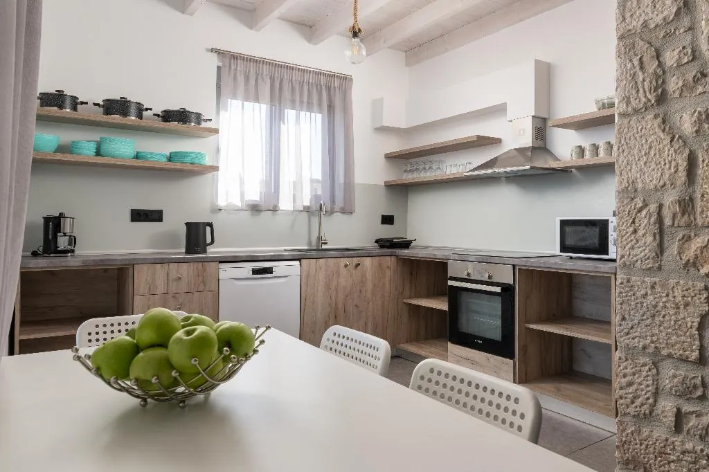 VILLA SIX BEDROOMS WITH PRIVATE POOL Room, Southrock Villas, Rhodes