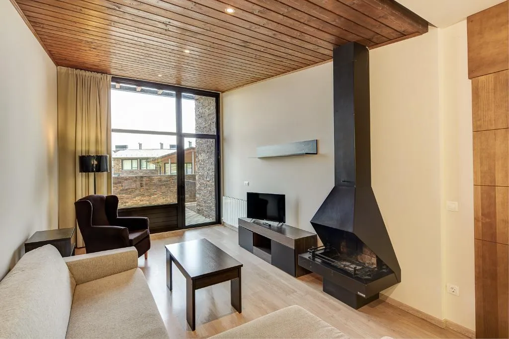 APARTMENT THREE BEDROOMS ONE BATHROOM Room, Apartments Masella 1600  Turistics, Costa Brava