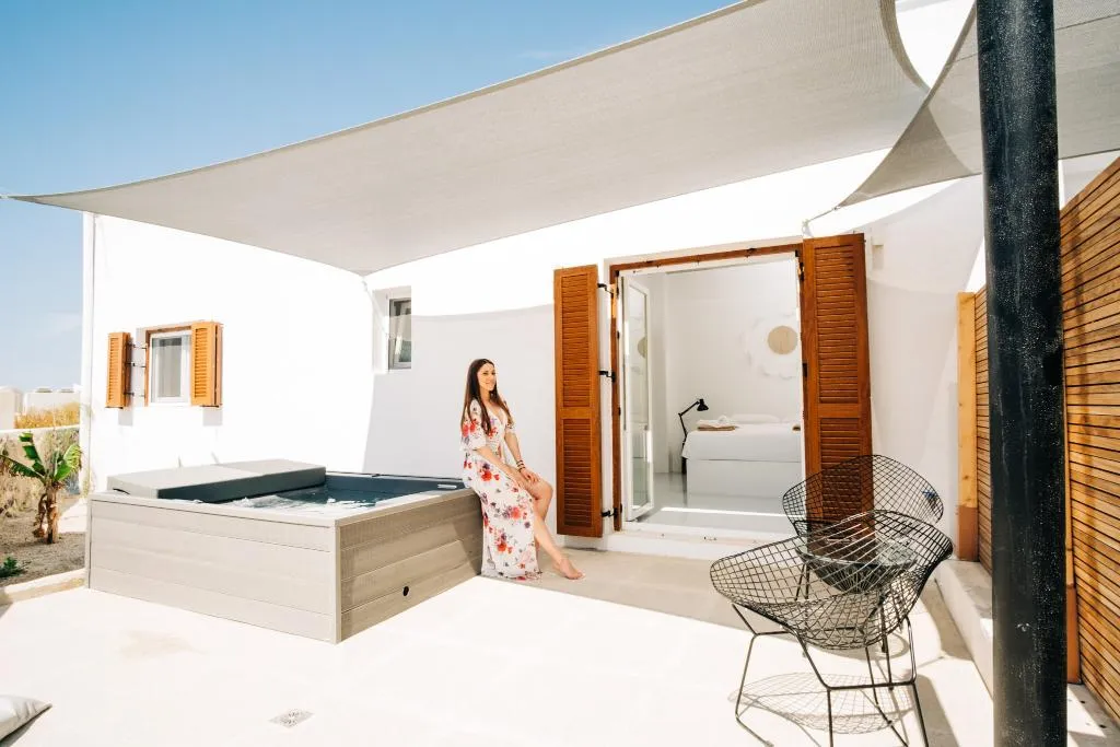 SUITE WITH JACUZZI Room, Mesanto Luxury Suites, Santorini