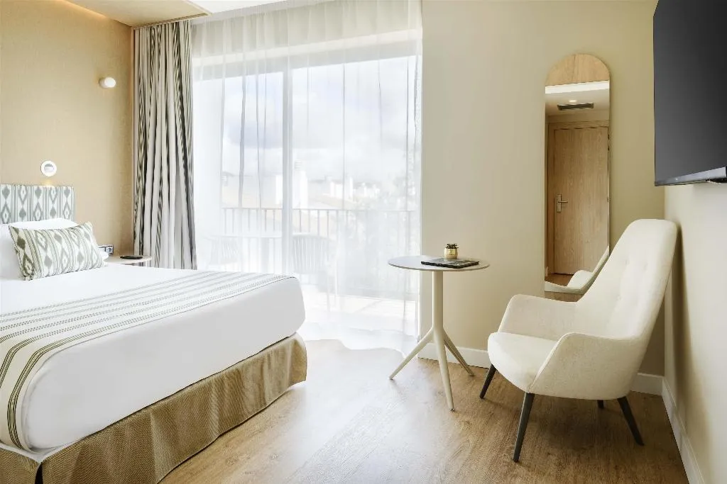 Room SUPERIOR WITH TERRACE Room, Barcelo Illetas Albatros, Majorca