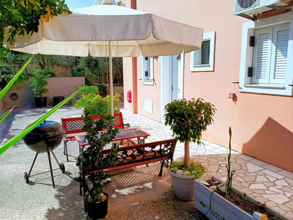 Terrace, Oskars Studios & Apartments, Kefallinia