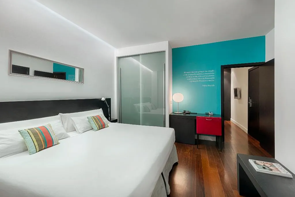 Double or Twin STANDARD Room, Hotel Atarazanas, Valencia