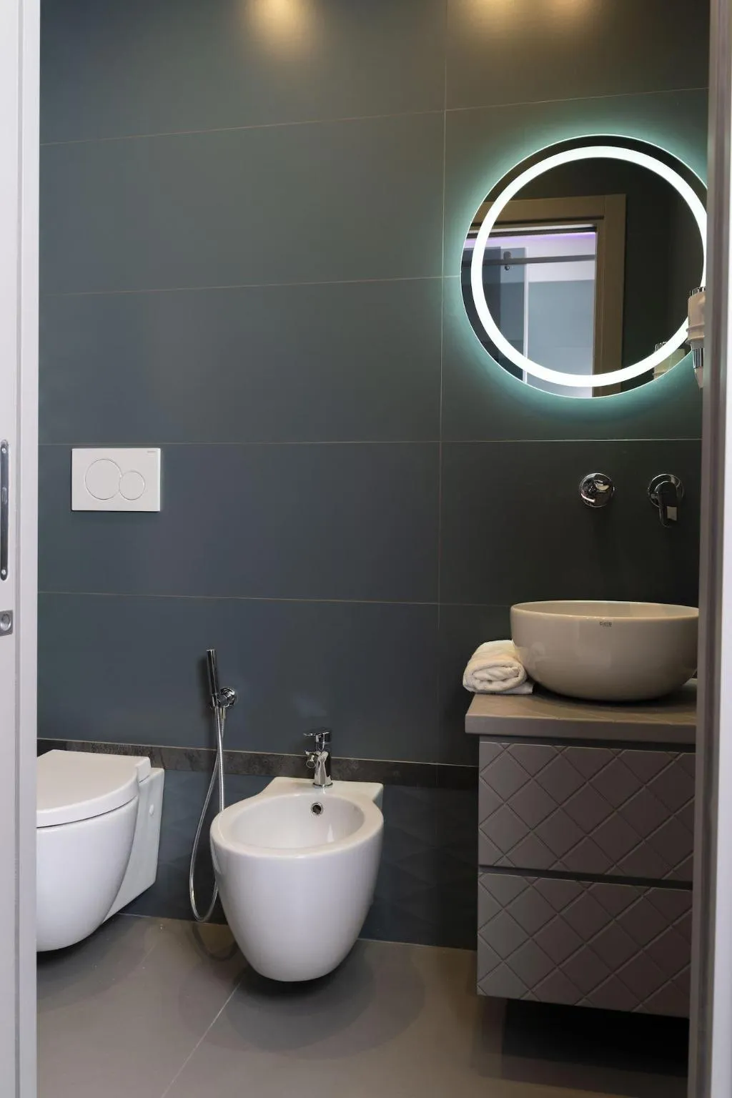 Room, Rettifilo 311, Naples