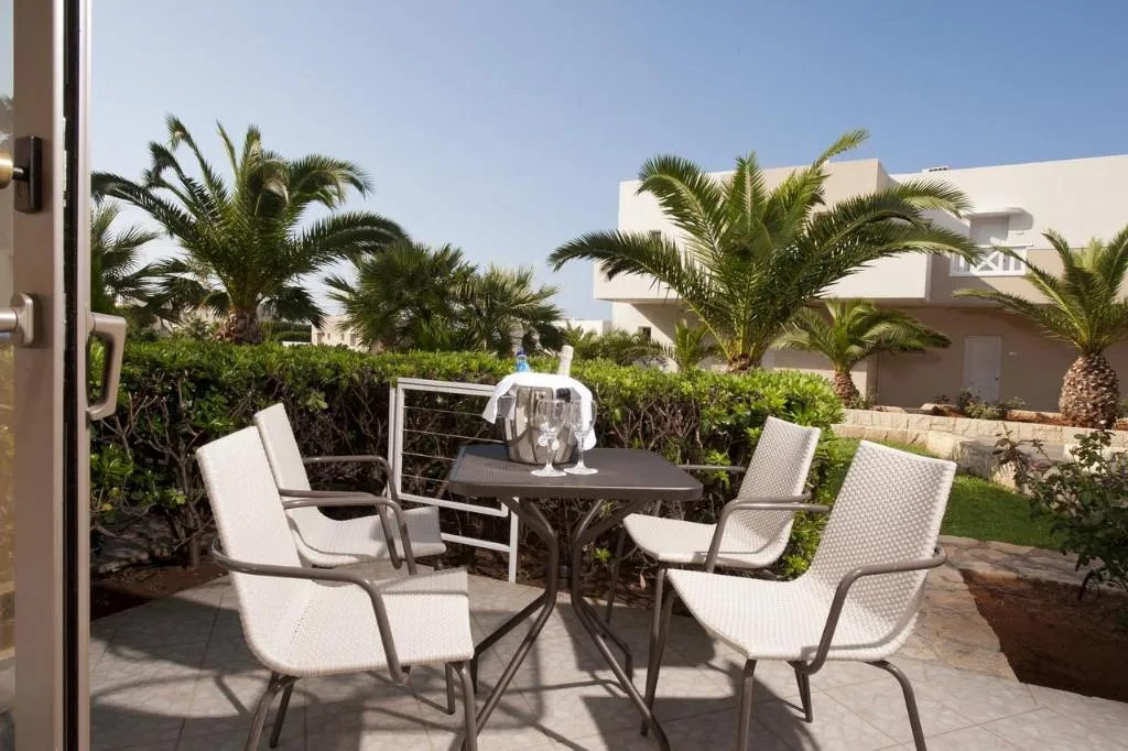 Room, Grand Hotel Holiday Resort, Crete