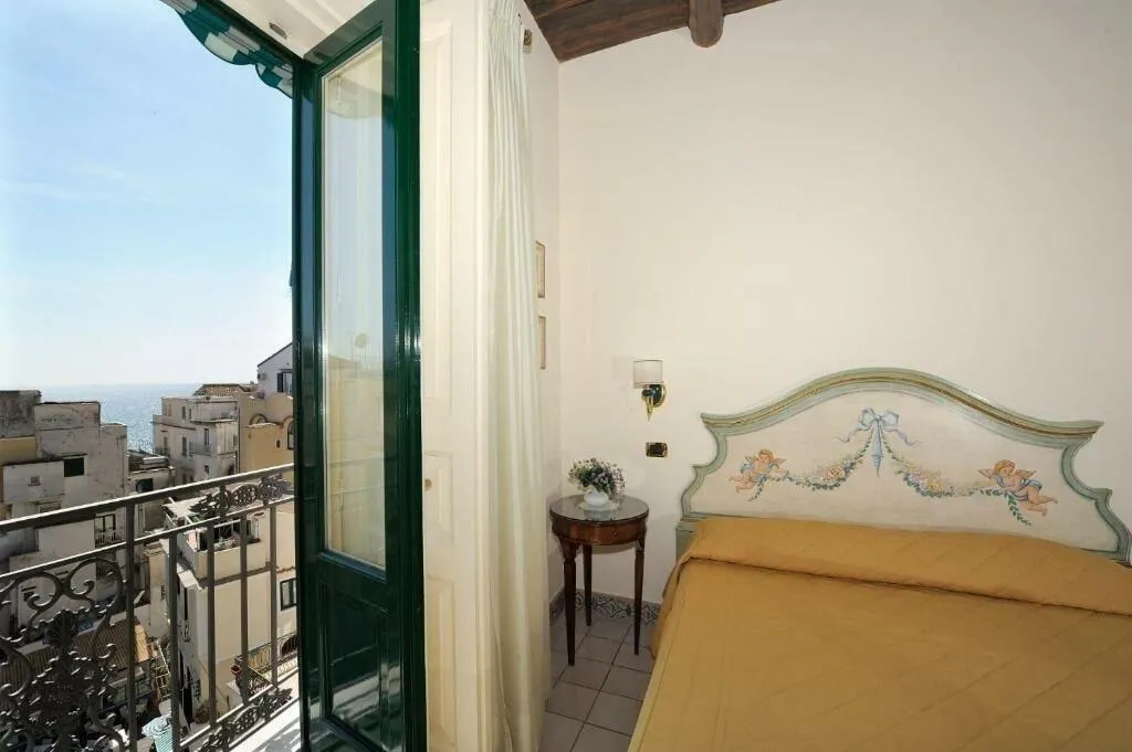 Room, Residenza Del Duca, Naples