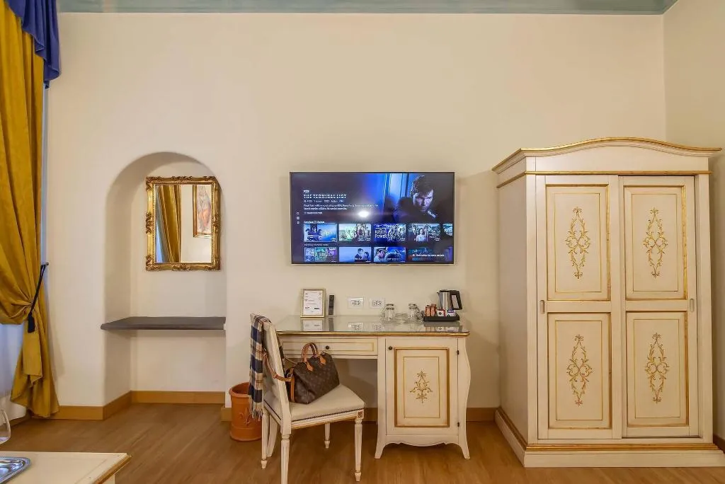 QUADRUPLE STANDARD Room, Porta Faenza, Florence
