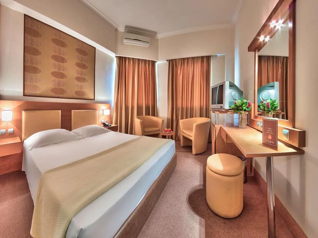 Room, Athens Cypria, Athens