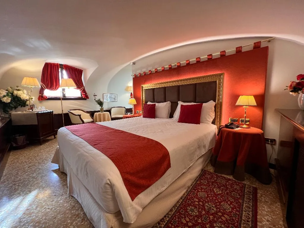 DOUBLE Accessible Room, Ruzzini Palace, Venice