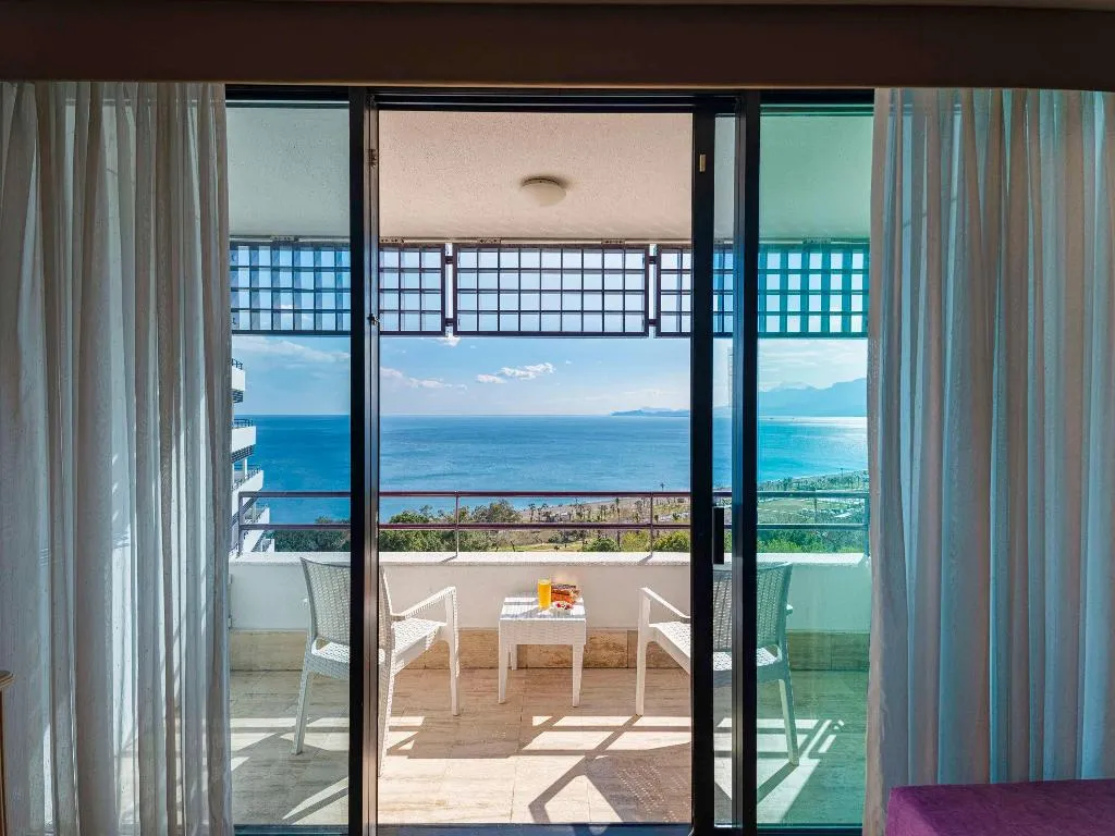 TWIN SEA VIEW Room, Rixos Downtown Antalya L.O.L.ThemePark Free Access, Antalya
