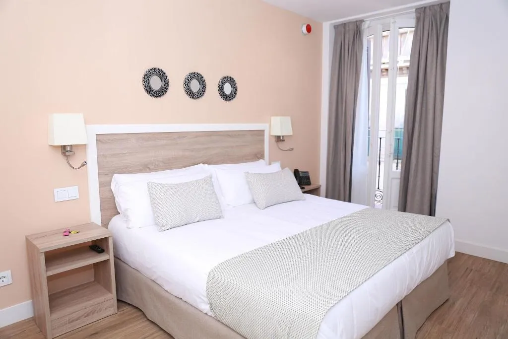 APARTMENT STANDARD Room, New Point Madrid Opera, Madrid