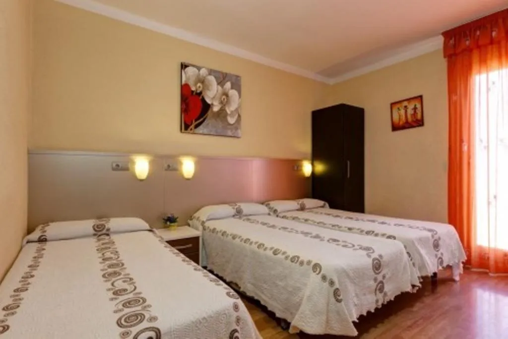 TRIPLE STANDARD Room, Hostal Barcelona, Barcelona