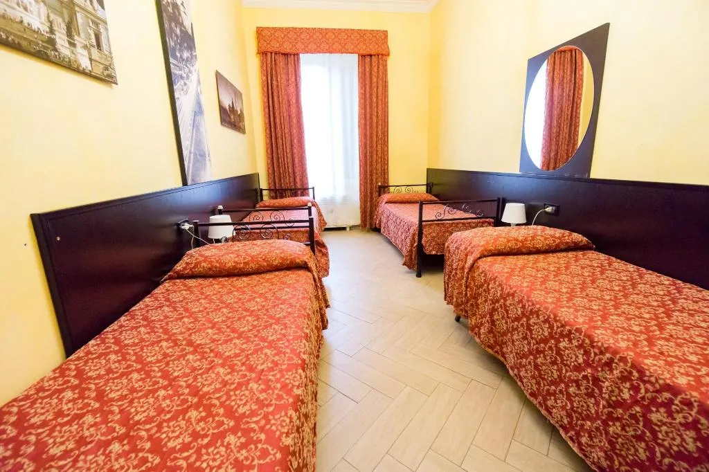Room, Funny Palace Hostel, Naples