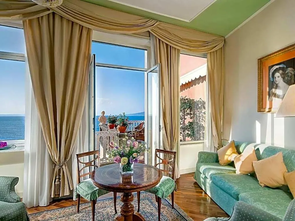 JUNIOR SUITE DELUXE Room, Grand Hotel Excelsior Vittoria Spa, Naples