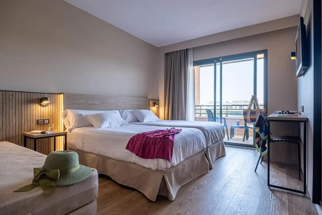 TRIPLE SUPERIOR POOL VIEW Room, California Palace, Costa Dorada