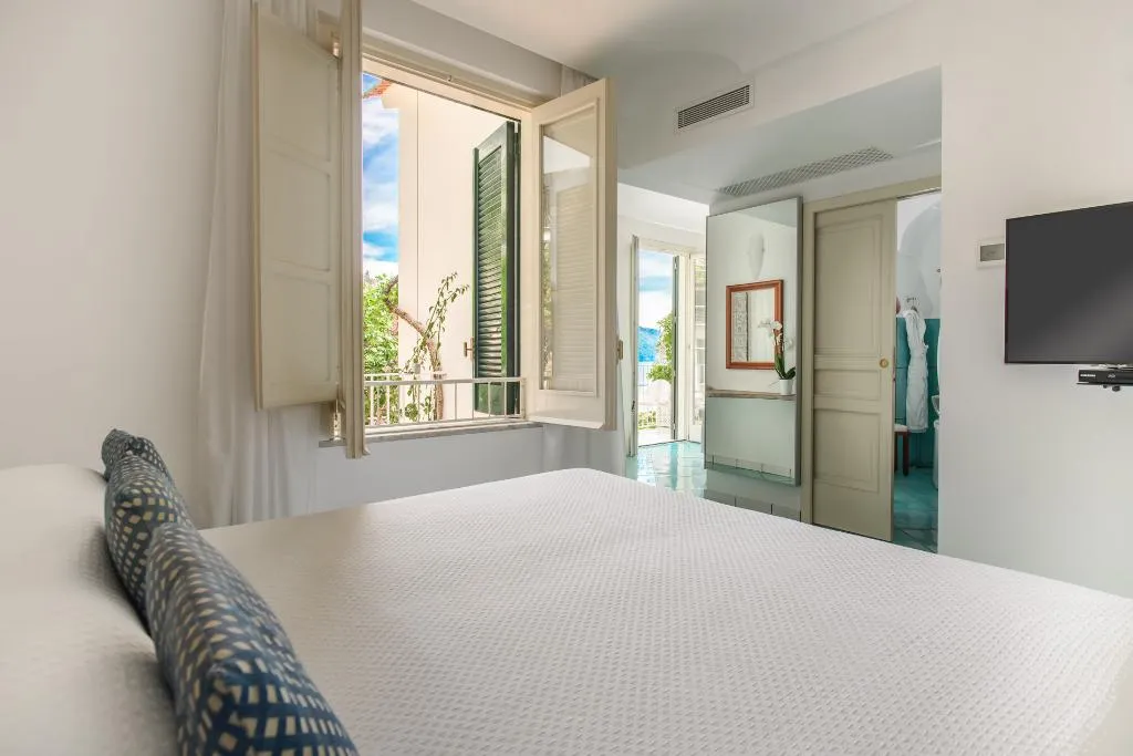 DOUBLE PARTIAL SEA VIEW Room, Hotel Santa Caterina, Naples