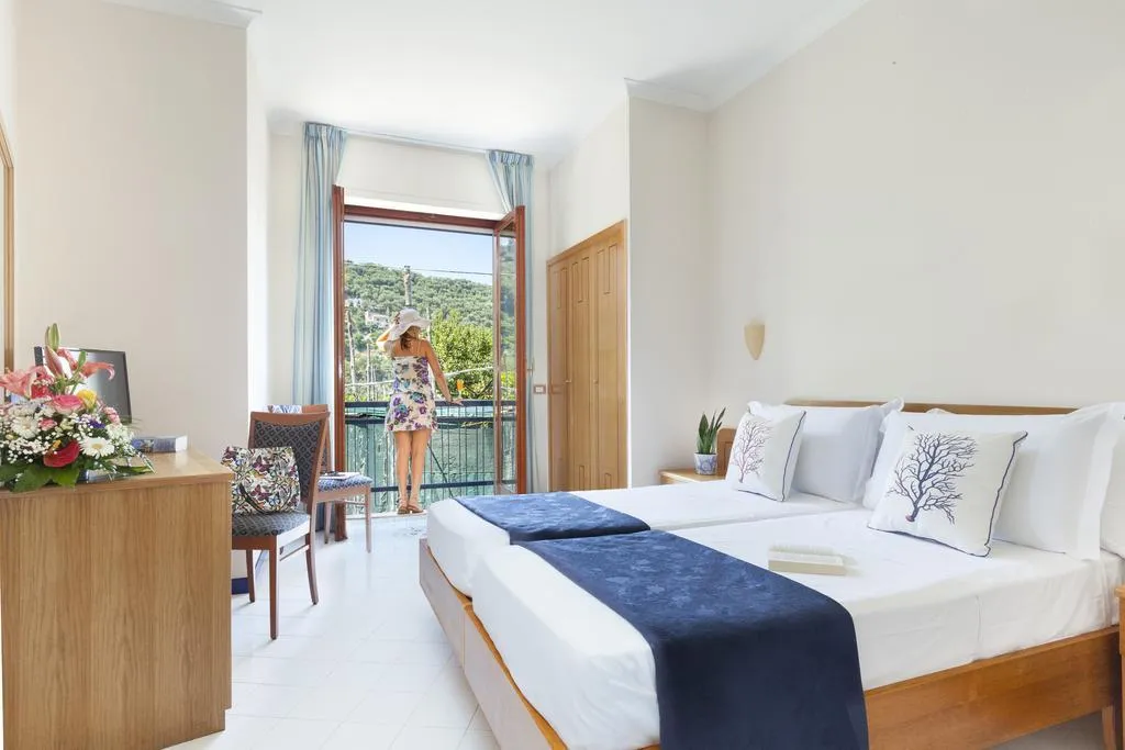 Double or Twin SEA VIEW Room, Piccolo Paradiso, Naples
