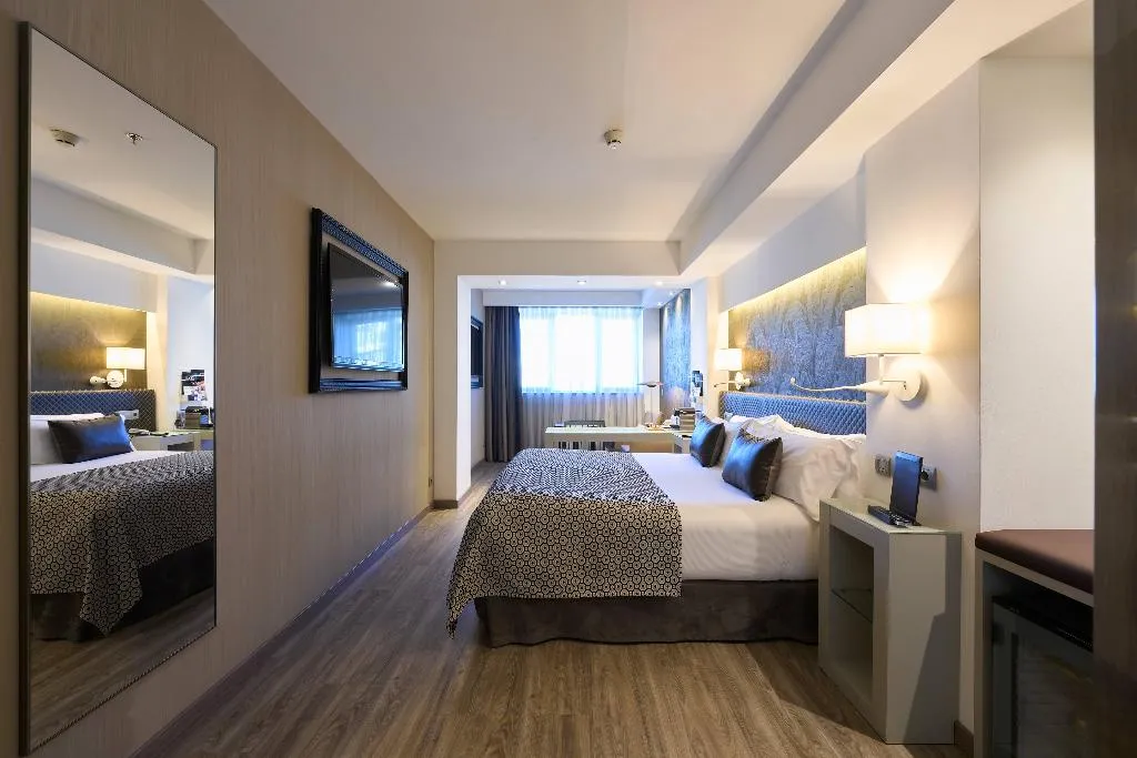 JUNIOR SUITE CAPACITY 1 Room, Catalonia Square, Barcelona