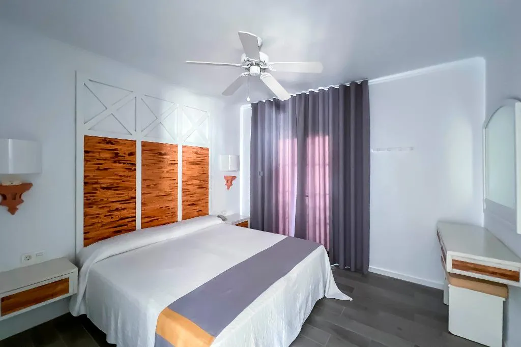 Room, Parque del Sol, Tenerife