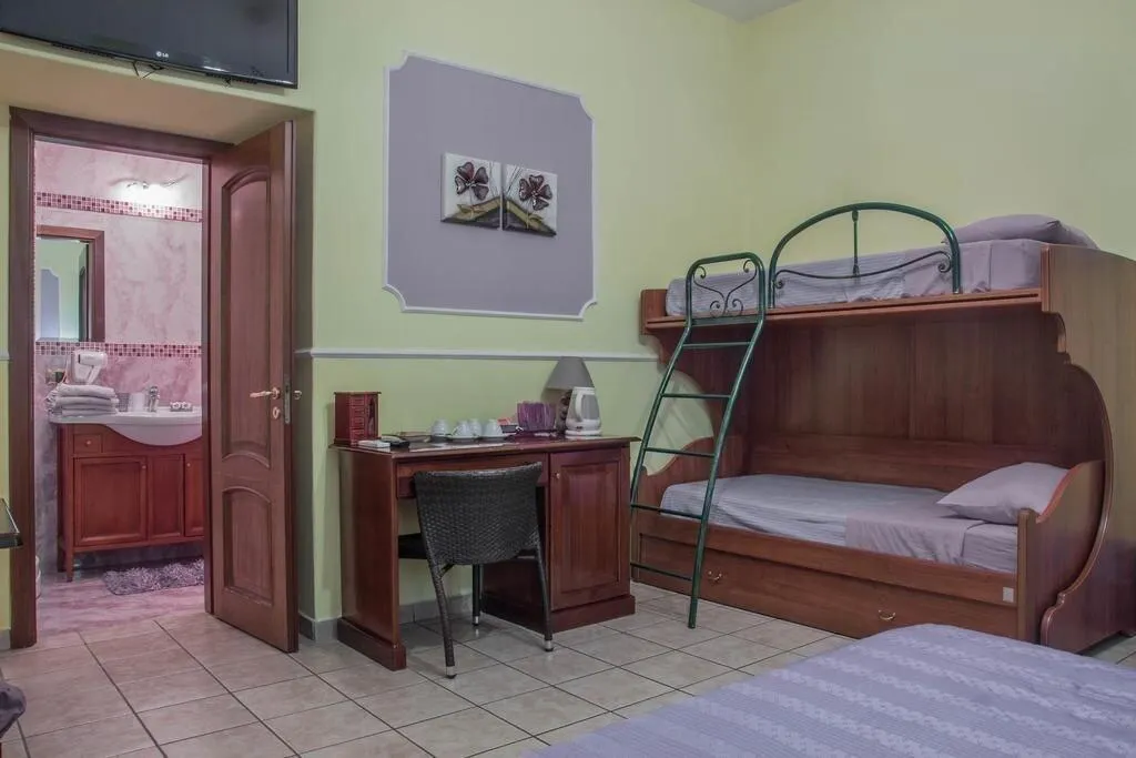 Room, Del Corso, Naples