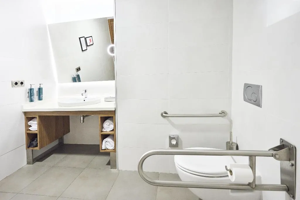 DOUBLE Accessible-Queen Size Bed Room, Hilton Garden Inn Sevilla, Seville