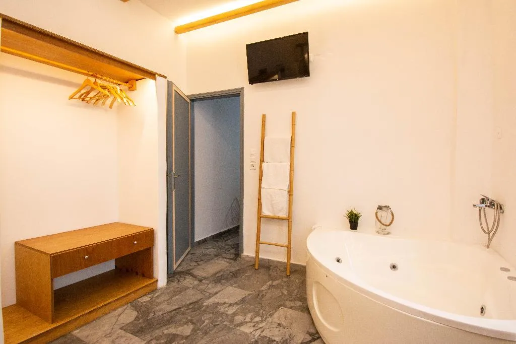 APARTMENT WITH JACUZZI Room, OV Suites, Crete