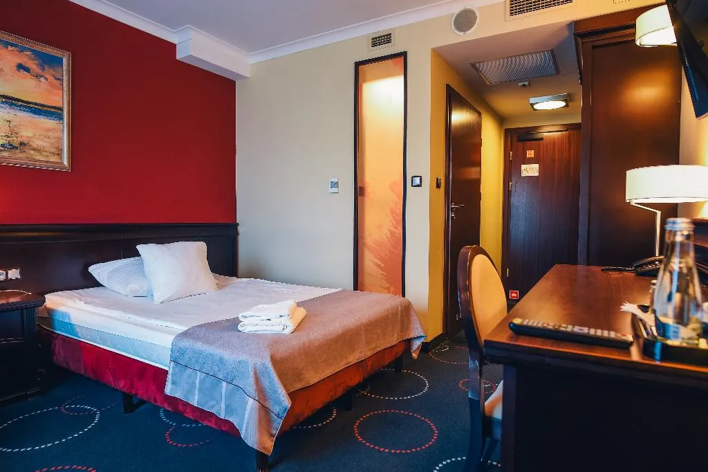 DOUBLE STANDARD Room, Admiral, Gdansk