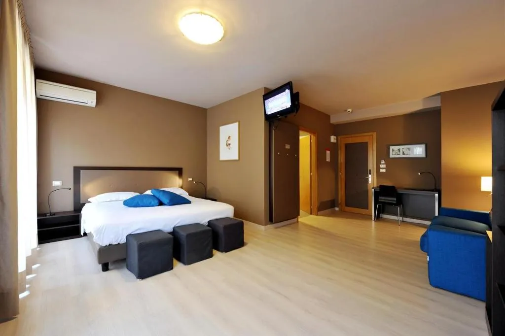 FAMILY ROOM KING SIZE BED Room, M14 Hotel & SPA, Venice