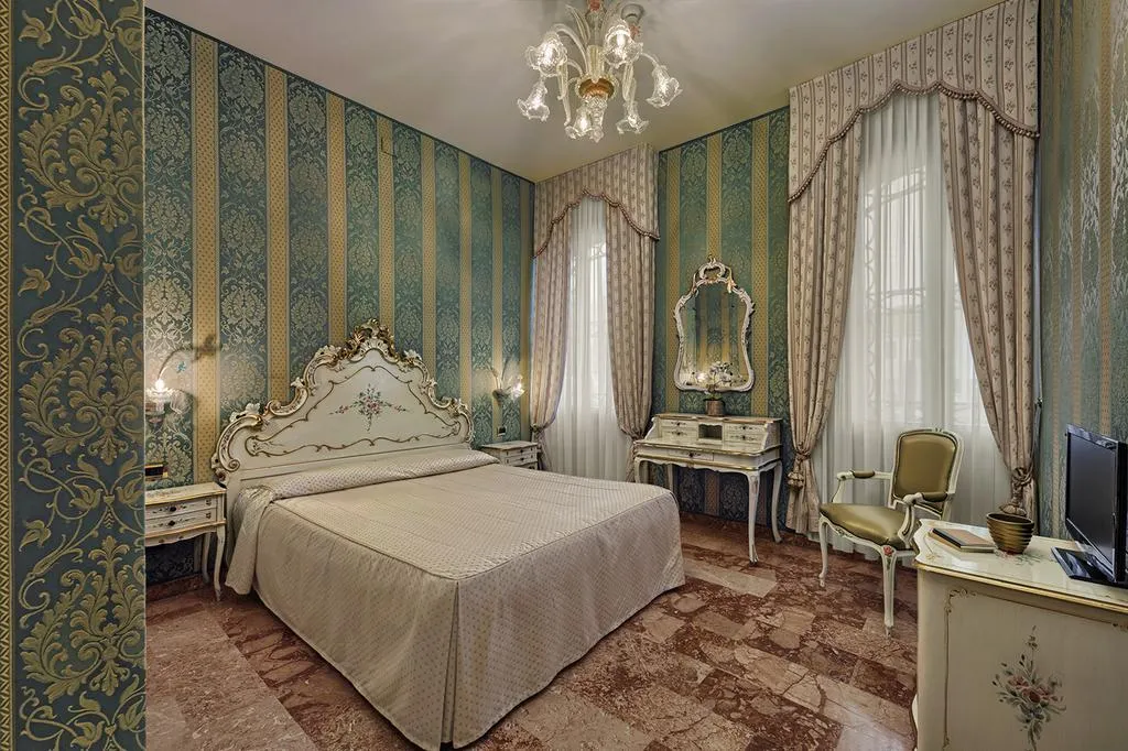 FAMILY ROOM CANAL VIEW Room, Tre Archi, Venice