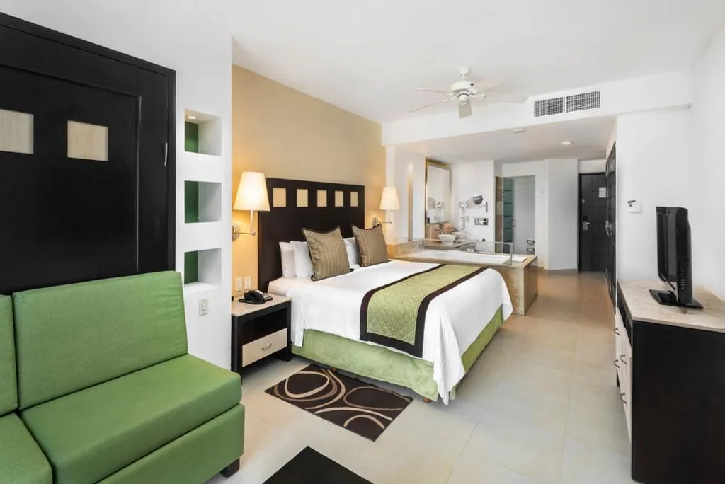 JUNIOR SUITE WITH JACUZZI Room, Hotel Marina El Cid Spa&Beach Resort All Inclusive, Cancun Area