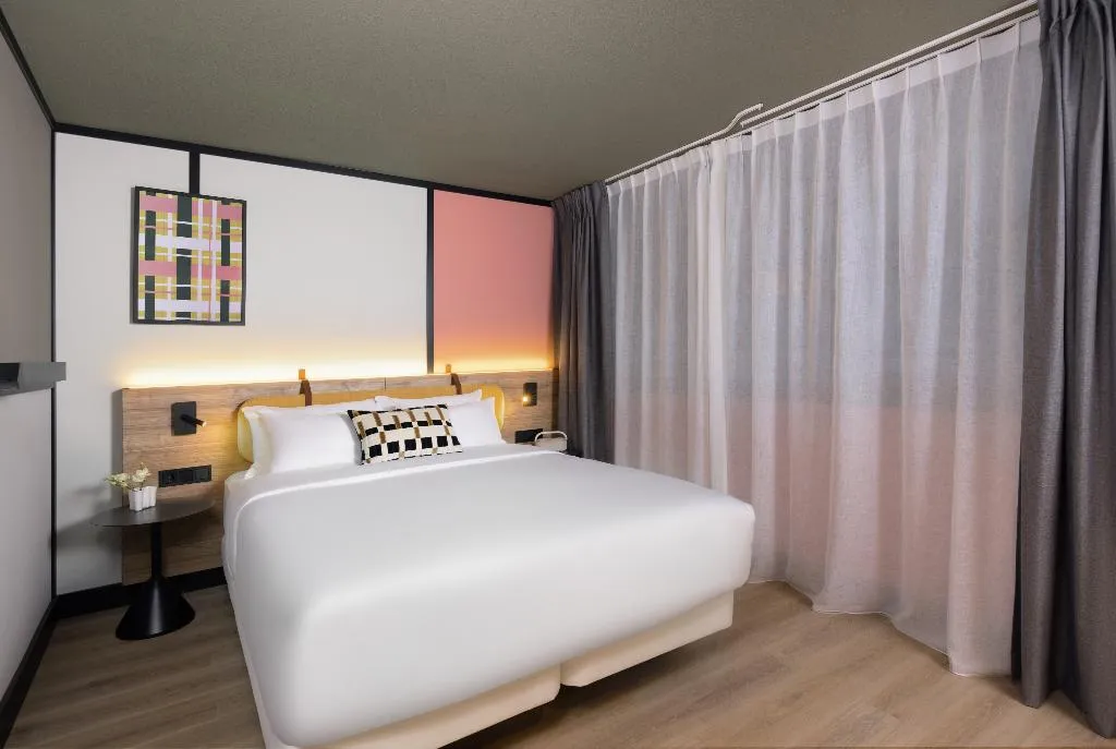 DOUBLE STANDARD Room, Avani Museum Quarter Amsterdam Hotel-previously NH, Amsterdam