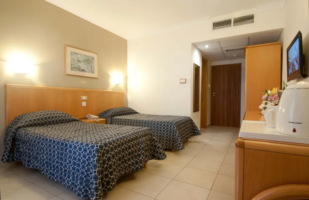 QUADRUPLE STANDARD Room, QAWRA Palace Resort & SPA, Malta