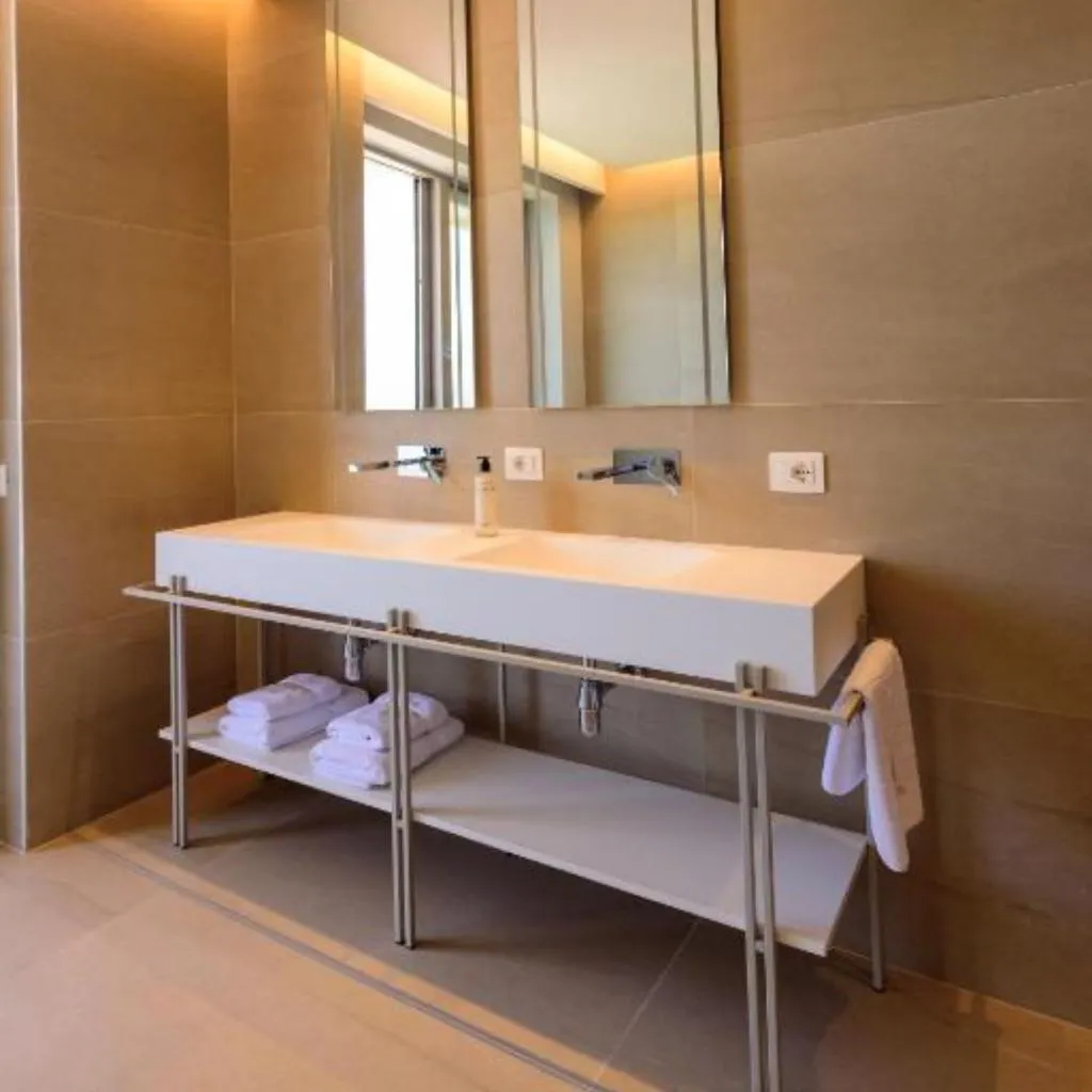 JUNIOR SUITE ONE BED Room, Navy Hotel, Kavaje