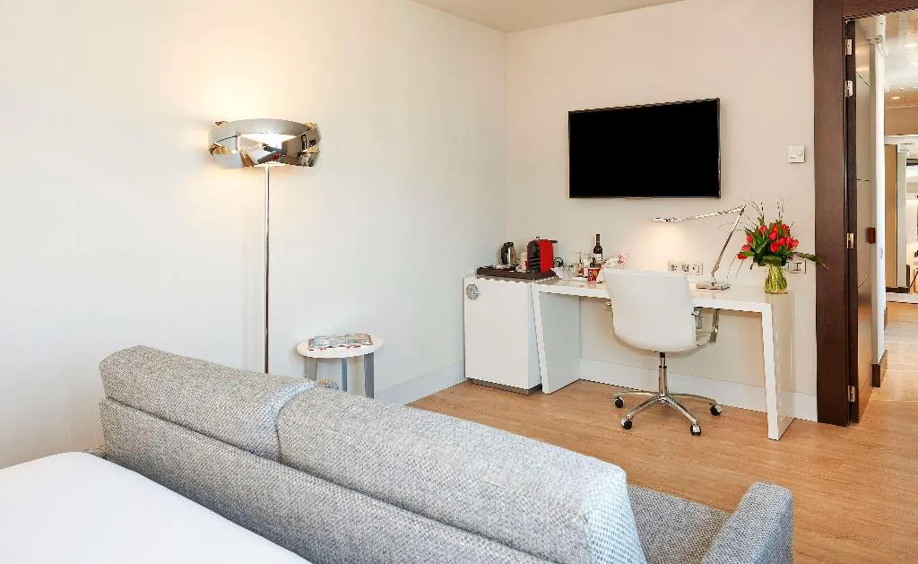 Room, NH Collection Barcelona Gran Hotel Calderón, Barcelona