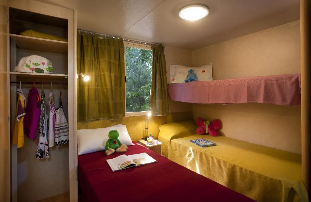 BUNGALOW CAPACITY 3 Room, hu I Pini Village, Rome