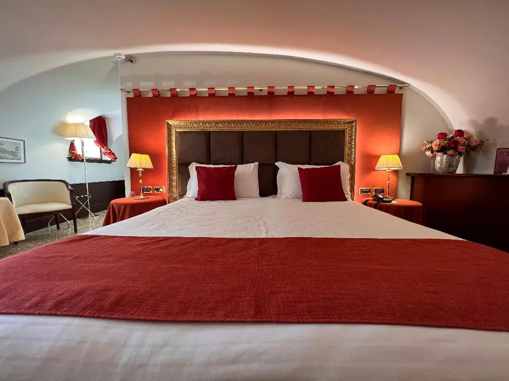 DOUBLE Accessible Room, Ruzzini Palace, Venice