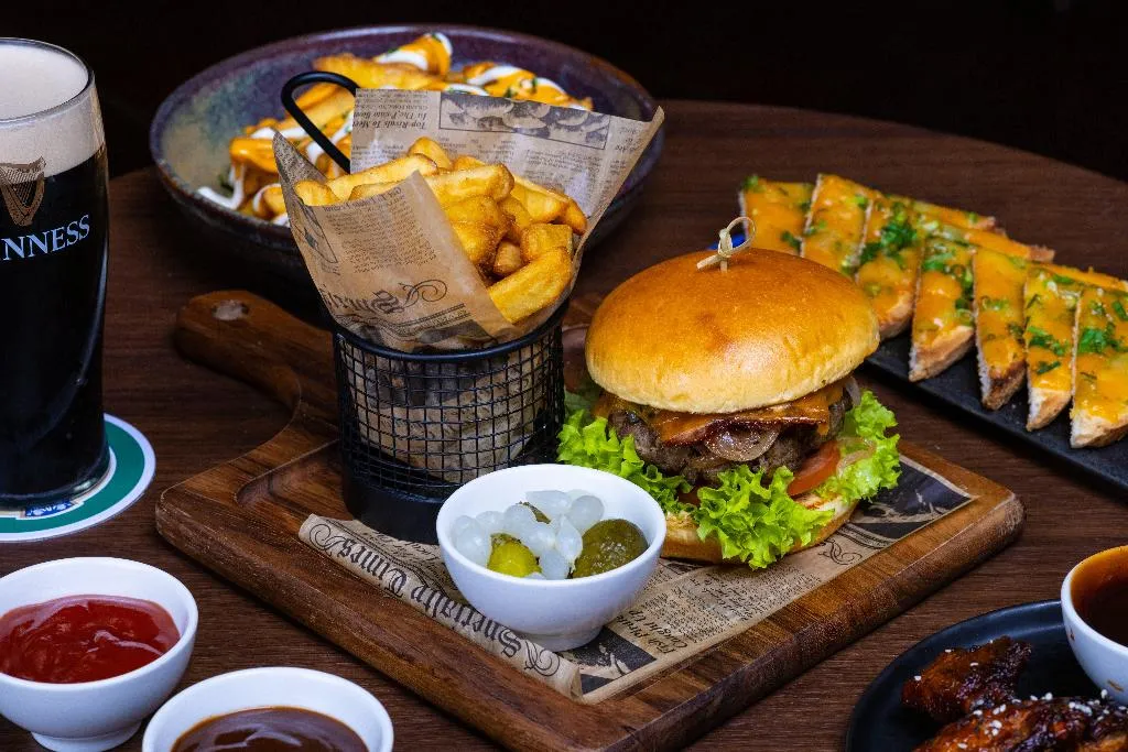 Restaurant, Crowne Plaza Jumeirah, Dubai