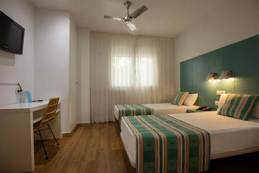 TWIN WITH VIEWS Room, Yomo Hostal Bcn Port, Barcelona
