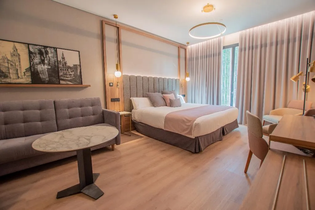 FAMILY ROOM DELUXE Room, Hotel Giralda Center, Seville