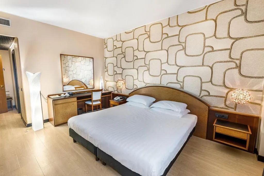 SUITE PREMIUM WITH VIEWS Room, Abacus Hotel, Milan