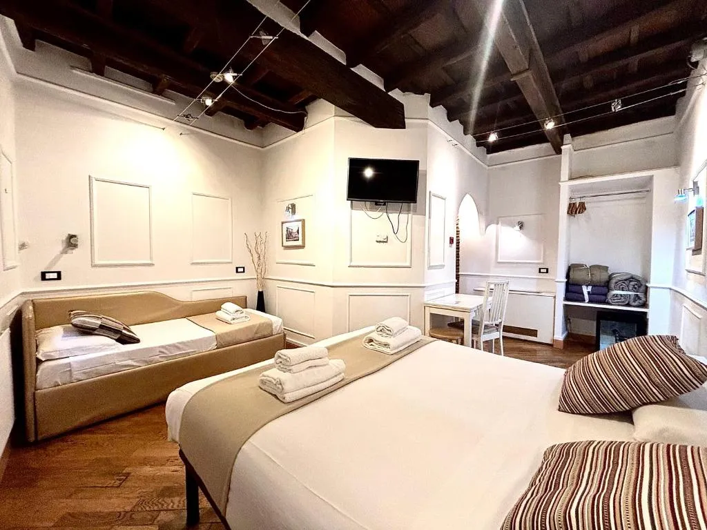 QUADRUPLE ONE BEDROOM ONE BATHROOM Room, Domus Ester, Rome